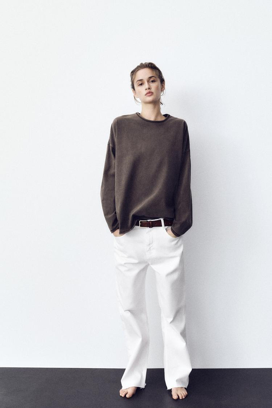ZARA ФУТБОЛКА ИЗ ПЛОТНОГО ХЛОПКА С ЭФФЕКТОМ ПОТЕРТОСТИ, ШОКОЛАДНЫЙ