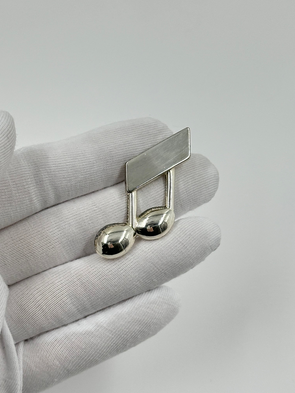 Брошь пин Нота Yves Saint Laurent