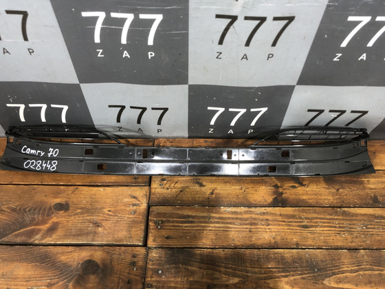 Элемент решетки бампера Toyota Camry (XV70) 17-21 Б/У Оригинал 5311333020