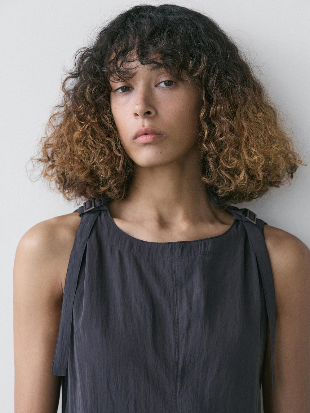 Massimo Dutti Струящееся платье миди, серый