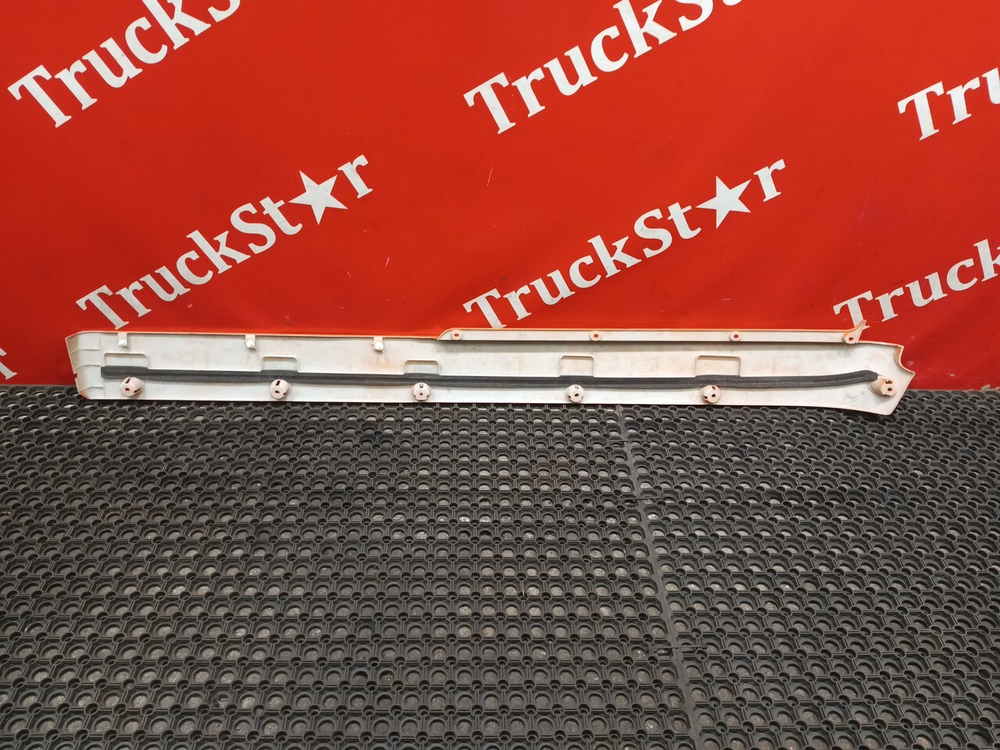 Молдинг кабины правый 2023г.