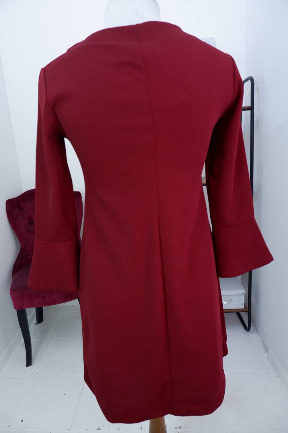 Платье SENORELLA сдержанное, с рукавом-клеш 44 размер