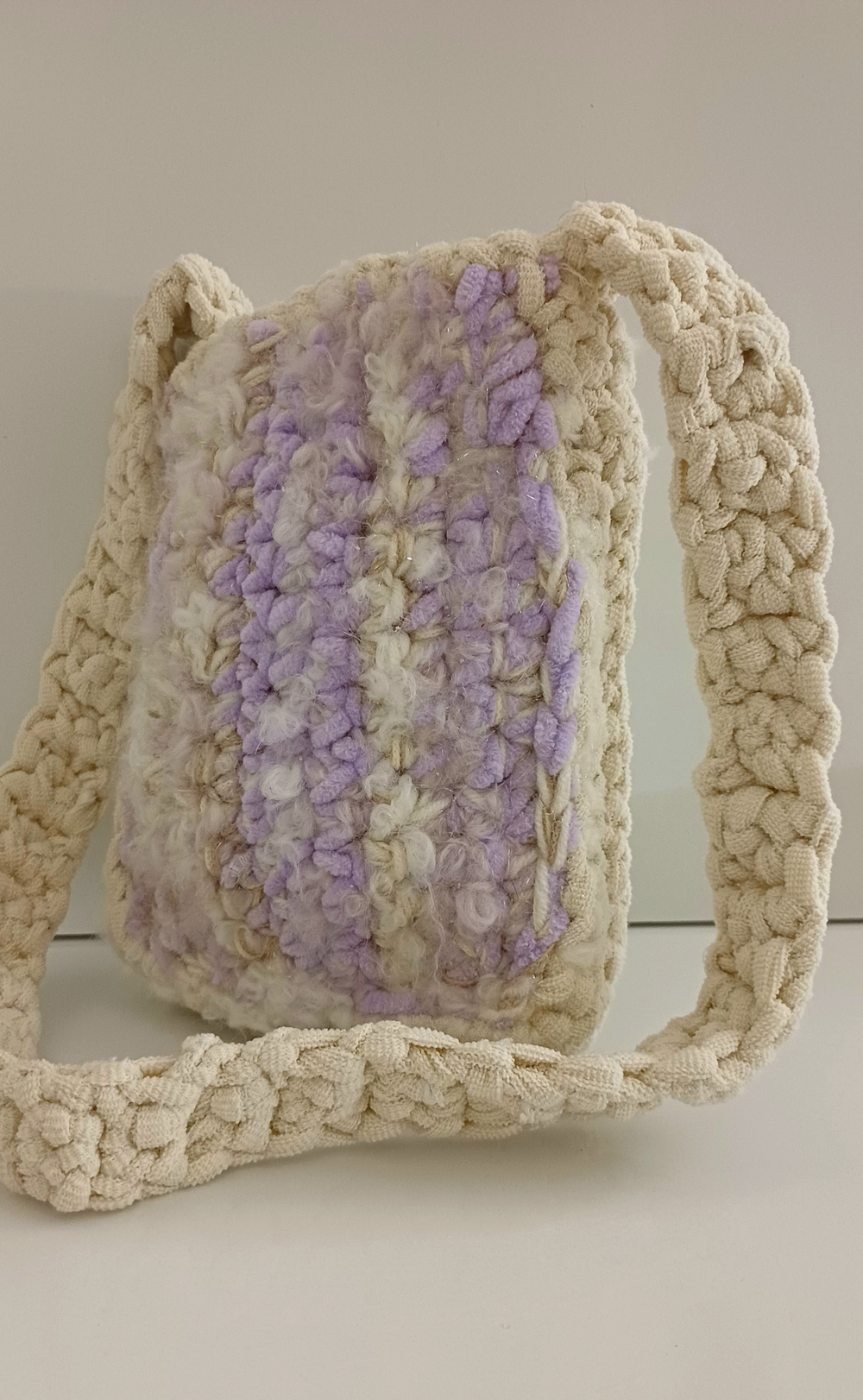 Сумка кроссбоди через плечо вязаная