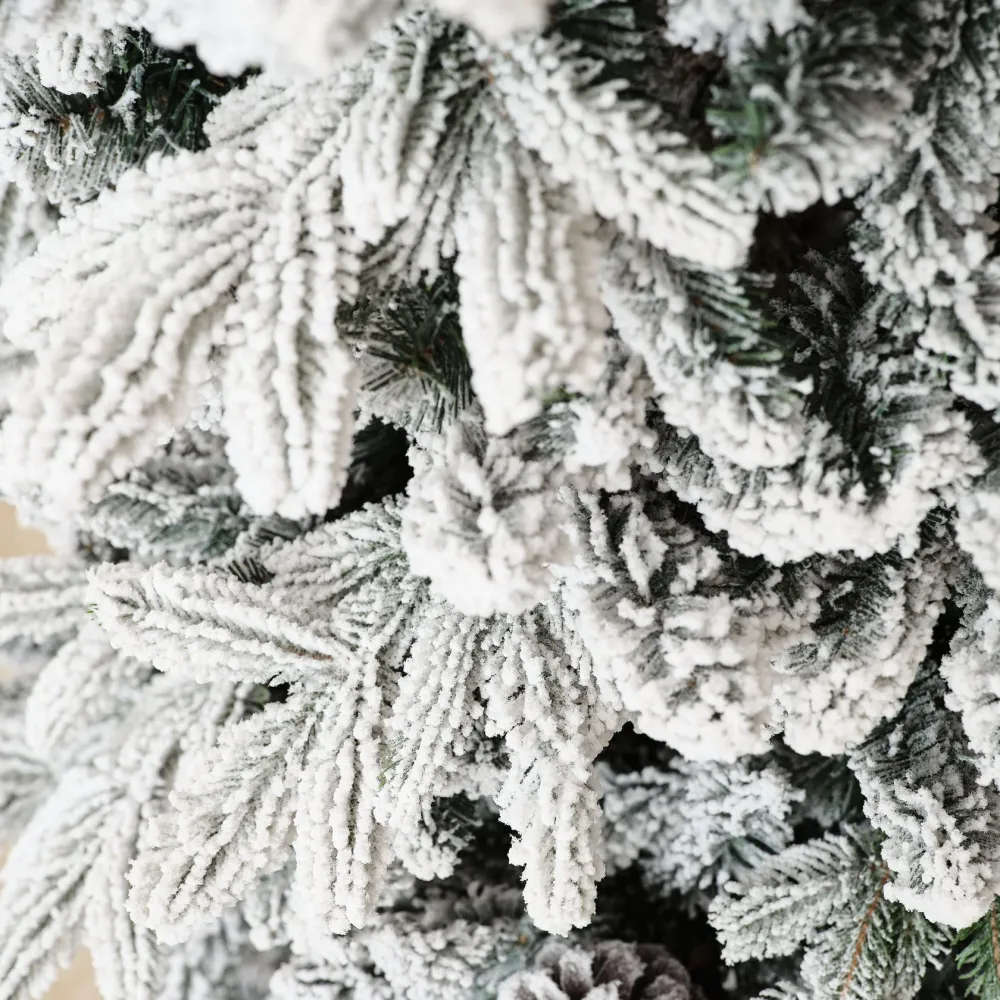 Заснеженная елка с шишками «Saint Paul» (Литая+пвх) от 1,8 м до 3 м