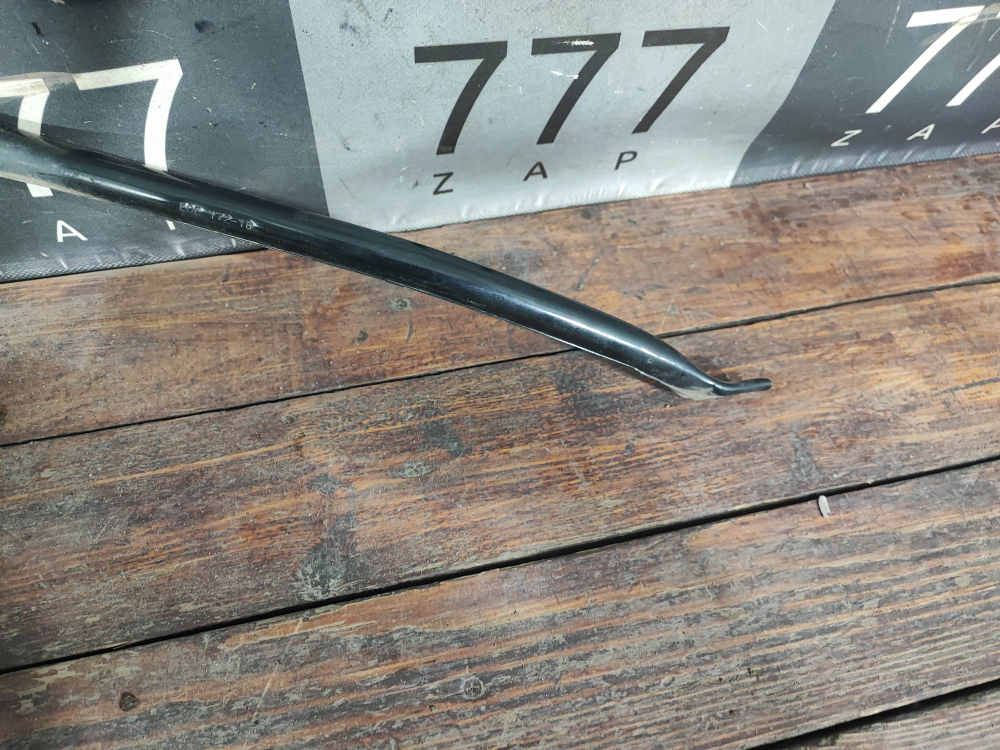 Элемент передней панели растяжка MINI Hatch (F55/F56)  Б/У Оригинал 51647435400