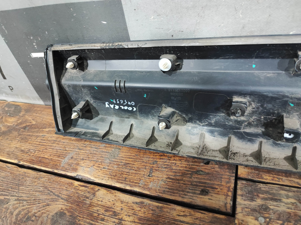 Накладка двери задней правой Geely Coolray 19-нв Б/У Оригинал 5081037900