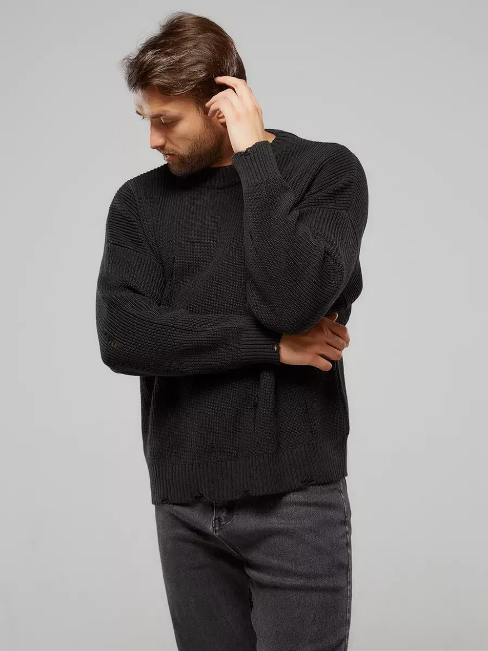 Черный рваный джемпер