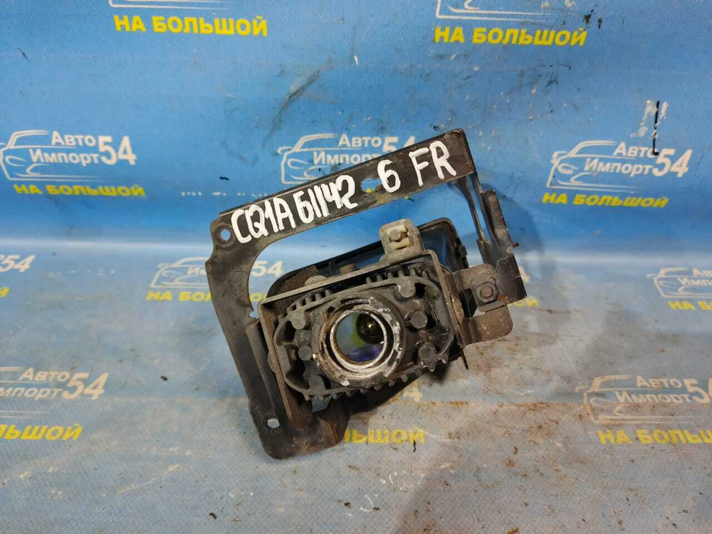 Туманка правая MITSUBISHI DINGO 1998-2001