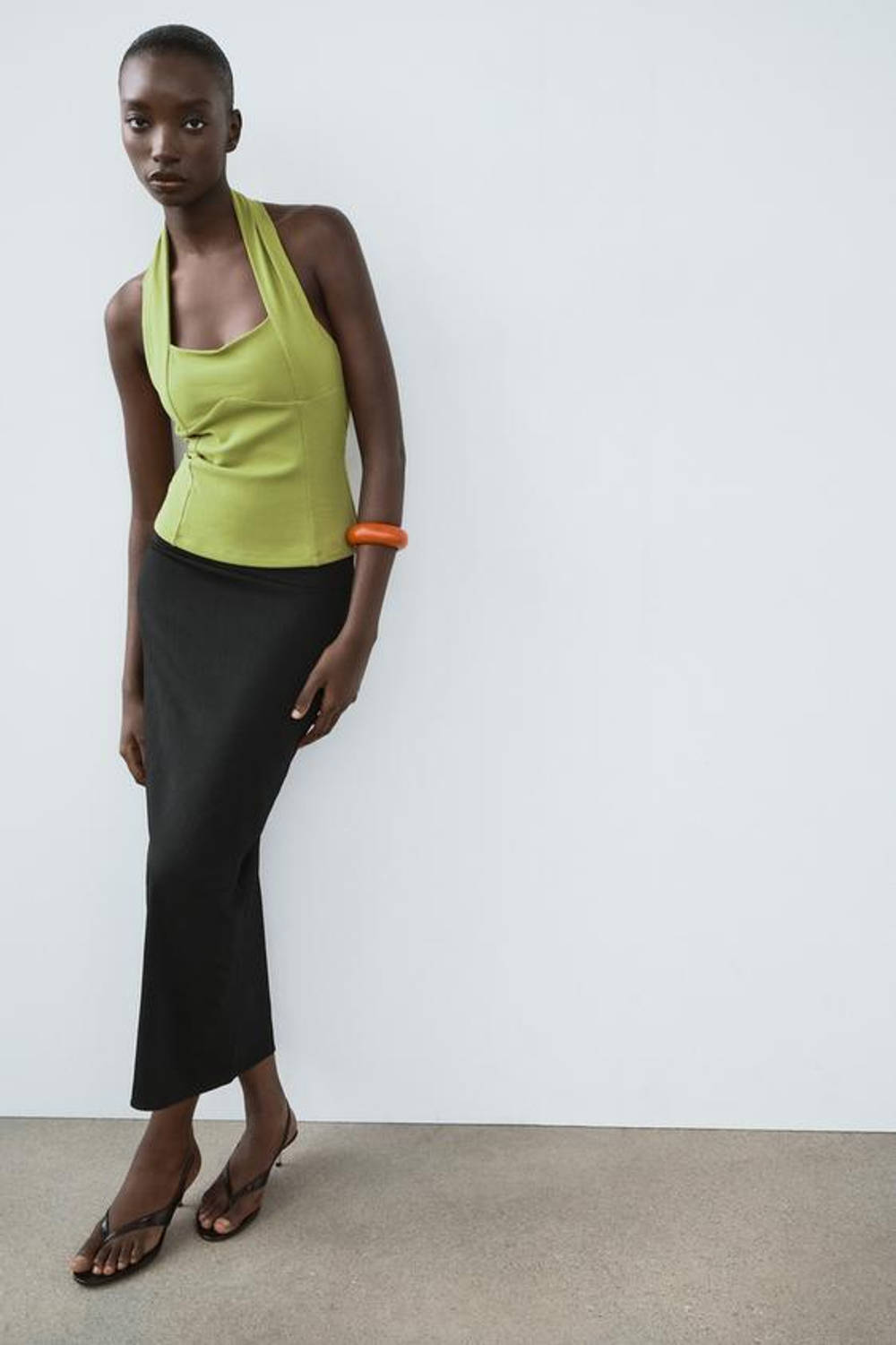 ZARA ЭЛАСТИЧНЫЙ ТОП С ГОРЛОВИНОЙ ХАЛТЕР И СБОРКОЙ, ФИСТАШКОВЫЙ