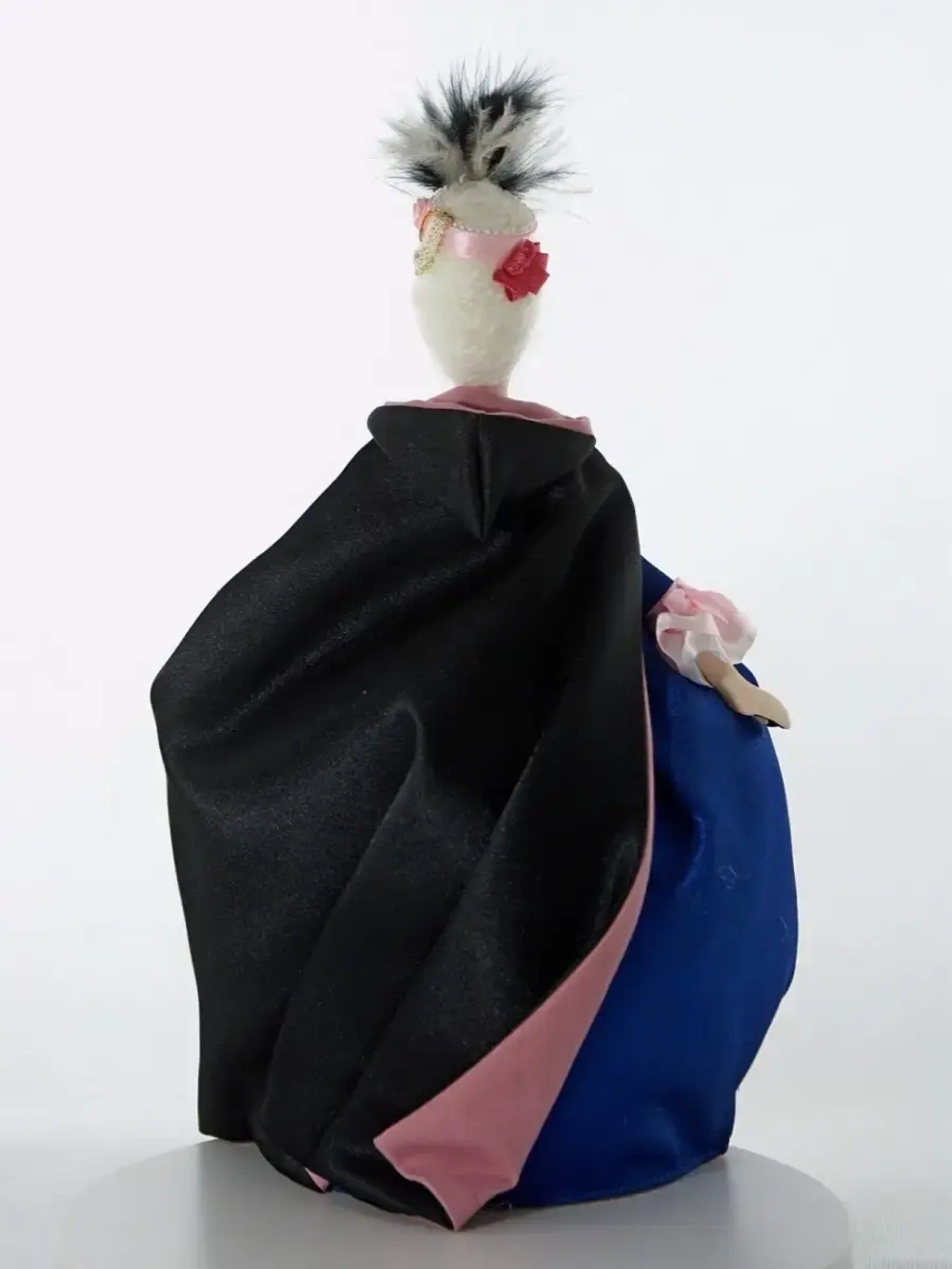 Кукла коллекционная фарфоровая Дама в маскарадном платье