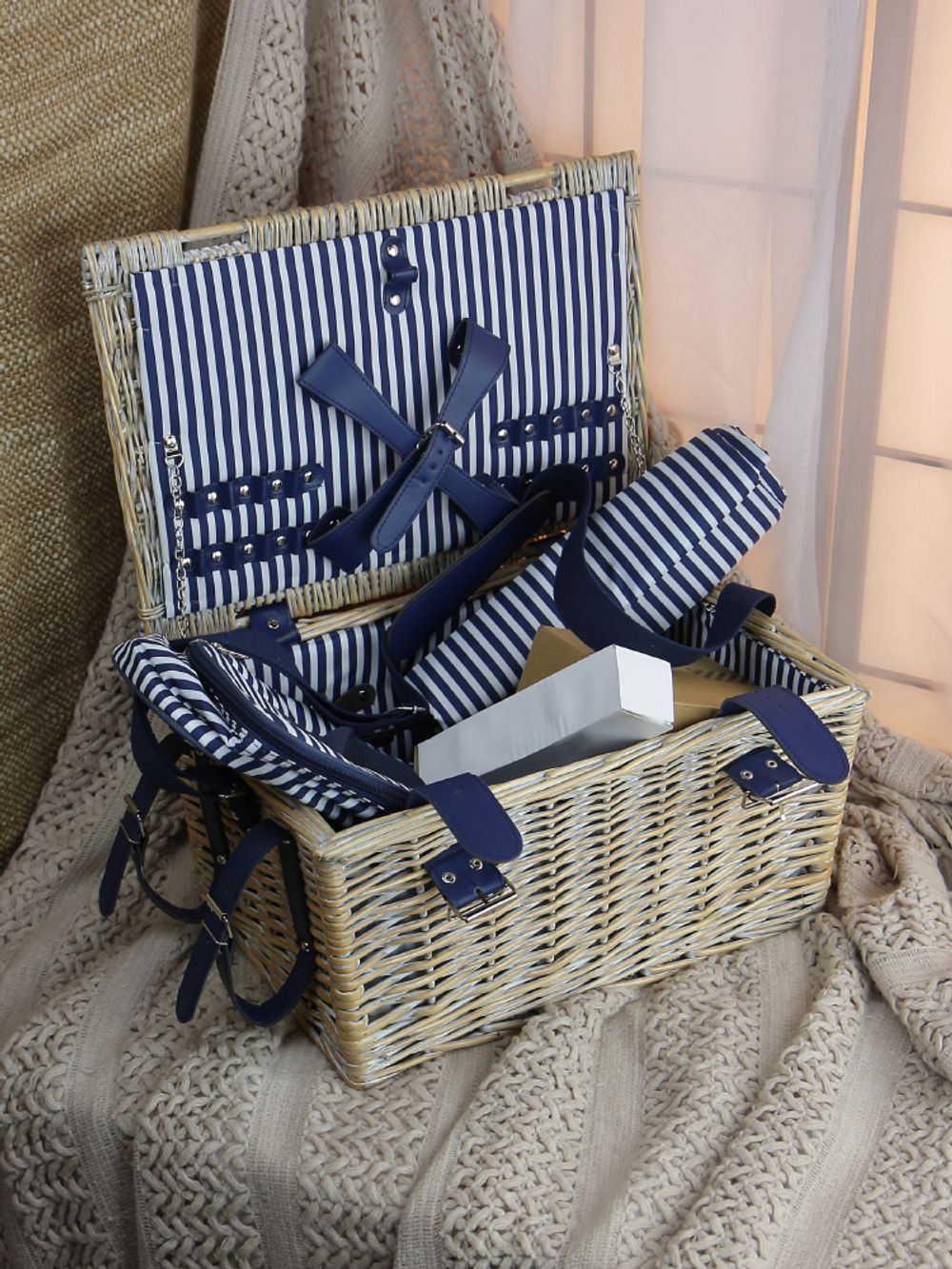 HOLYDAY BASKET Набор для пикника с термосумкой и пледом на 4 персоны