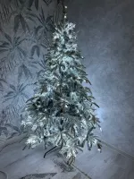 Заснеженная елка с гирляндой «Форесто» холодный свет (Литая+пвх) от 1.2 до 2.4 м