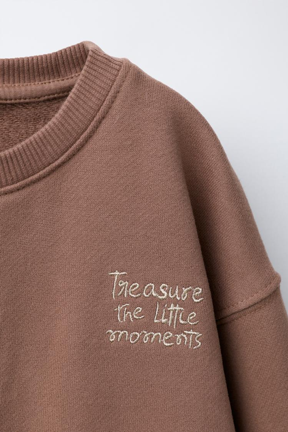 ZARA КОМПЛЕКТ ИЗ ТОЛСТОВКИ И БРЮК-ДЖОГГЕРОВ С ВЫШИТОЙ НАДПИСЬЮ, ЦВЕТ РОЗОВОГО ДЕРЕВА