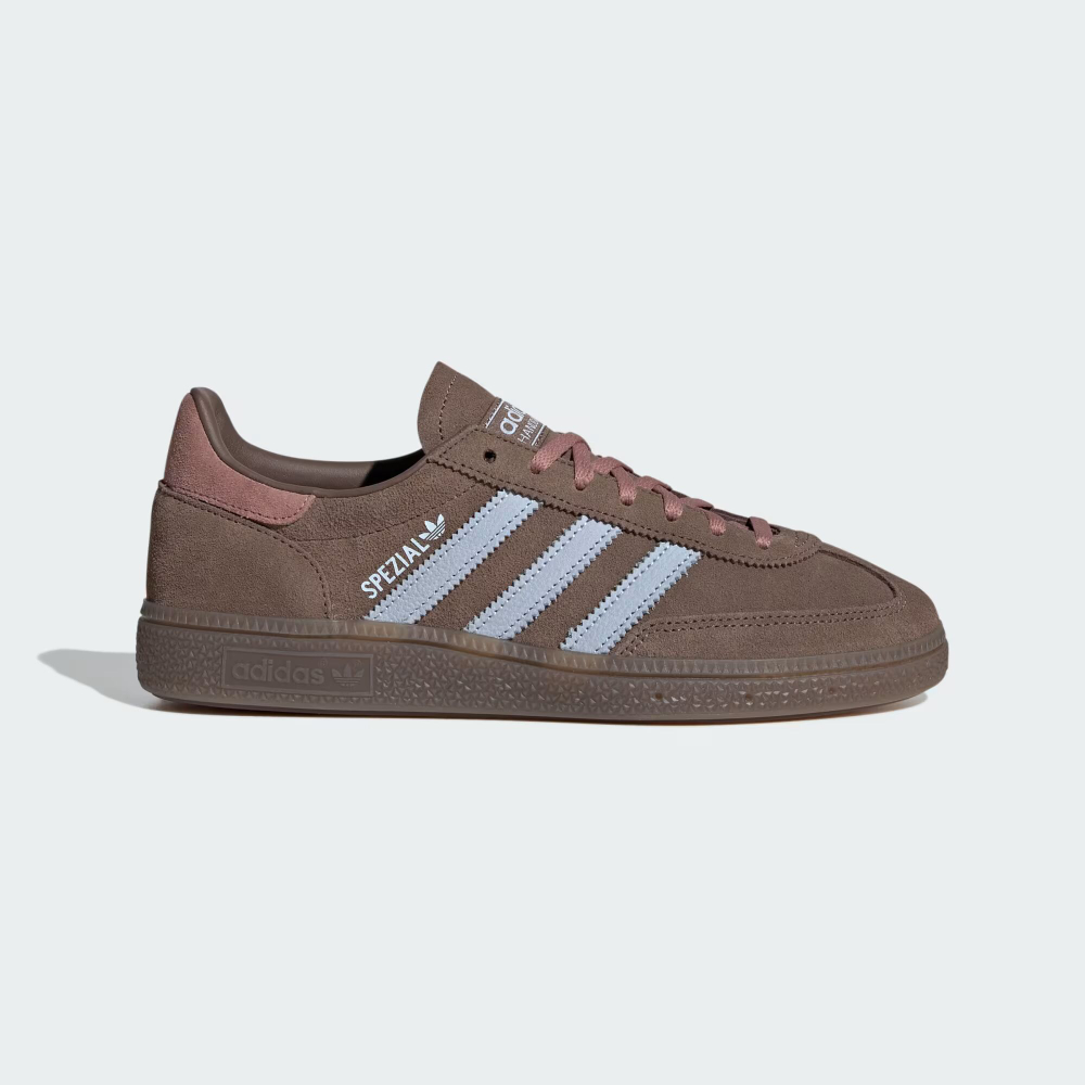 СПЕЦИАЛЬНАЯ СЕРИЯ ДЛЯ ГАНДБОЛА: КРОССОВКИ С РИСУНКОМ «ЖИРАФ» - ADIDAS