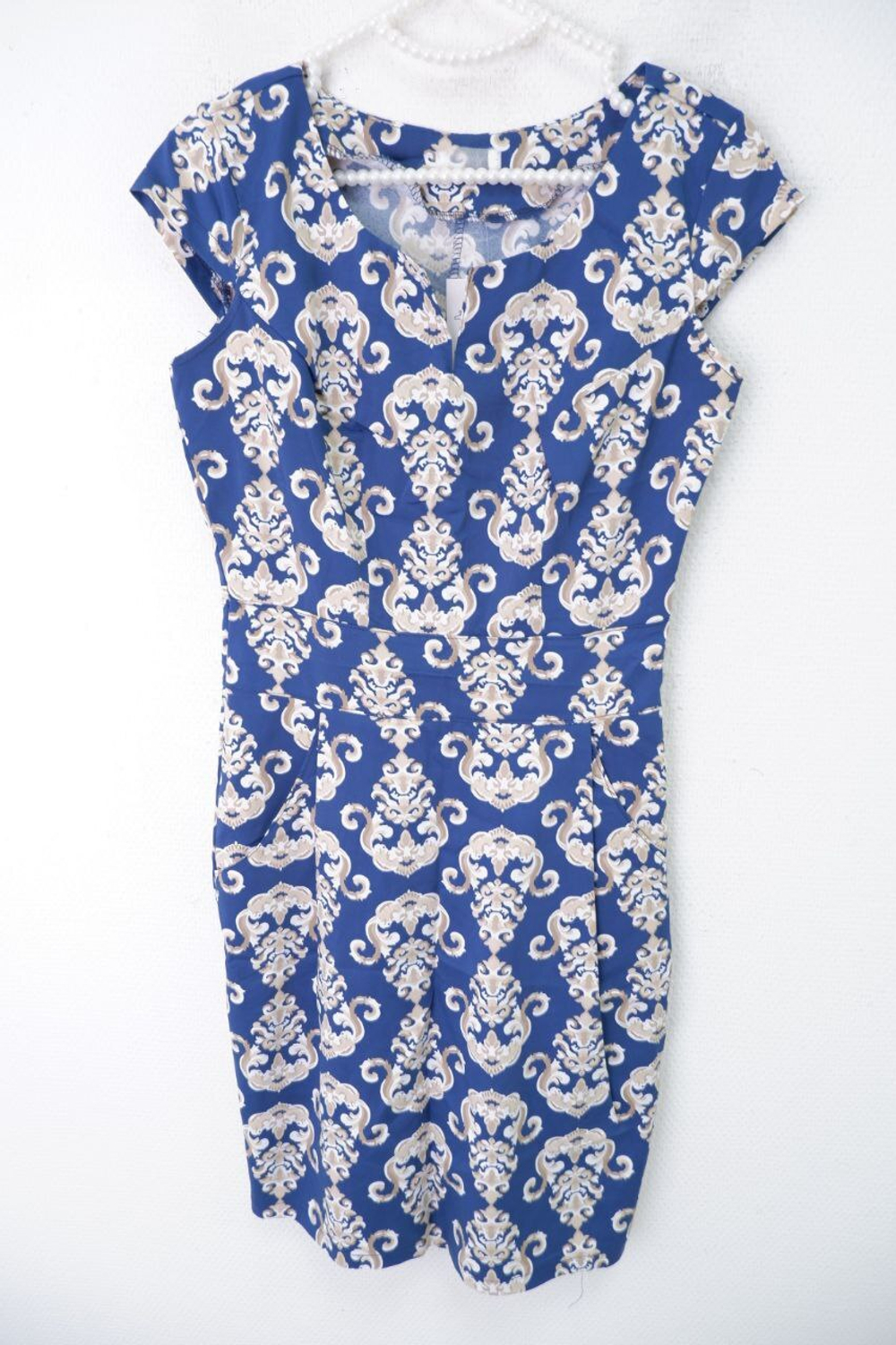 Платье с коротким рукавом 42 размер