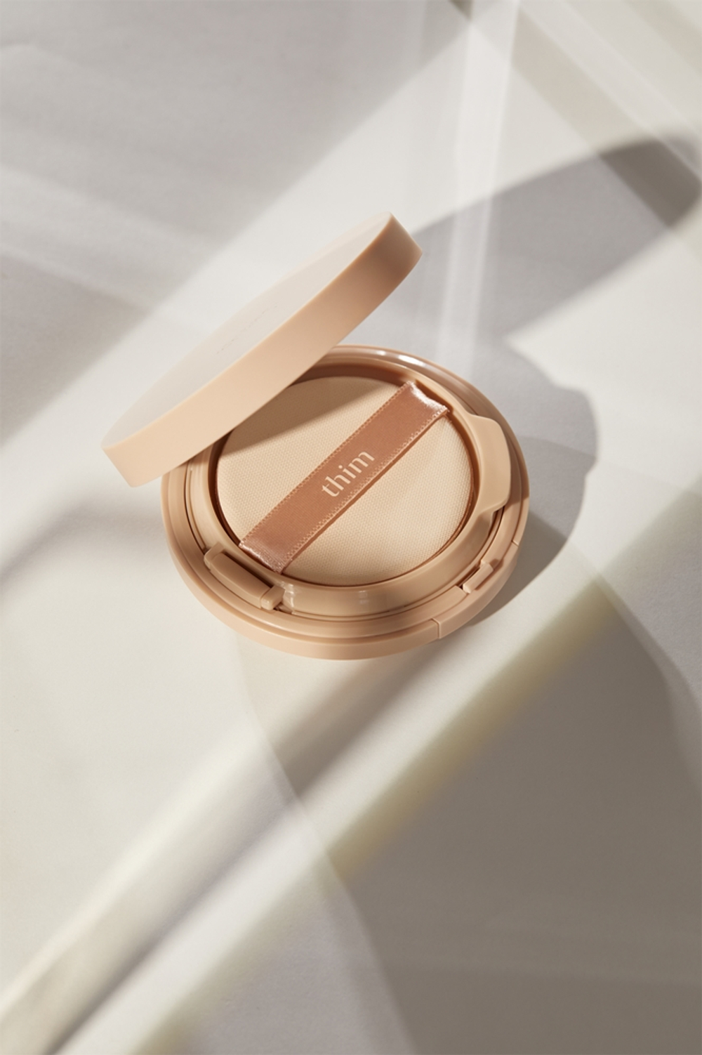 thim Luminous Skin Cushion - Долговременная основа в губке для сияния и увлажнения оттенок 19 Porcelain, 15 g