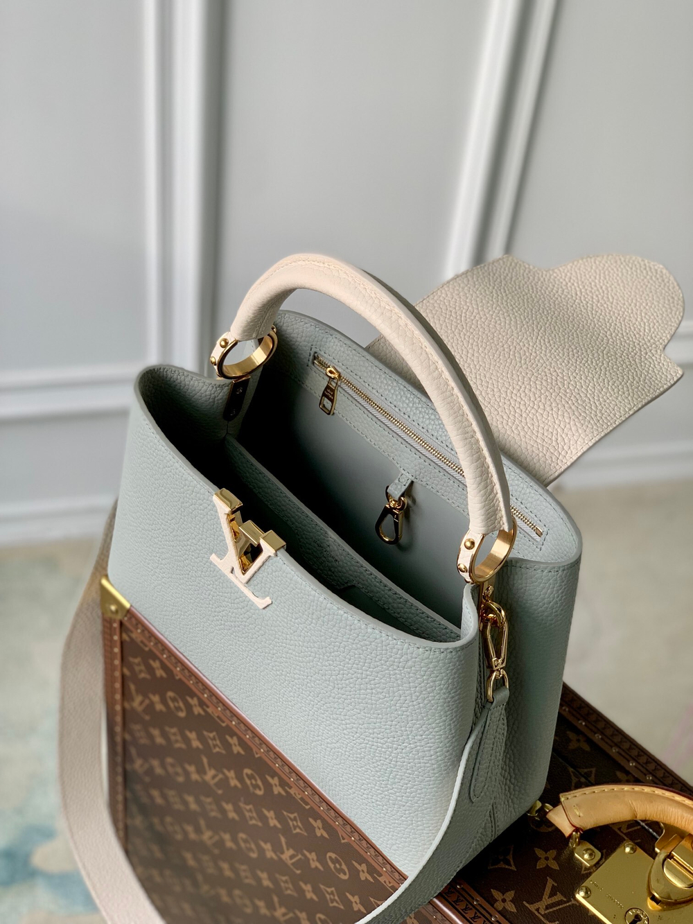 Louis Vuitton Capucines MM