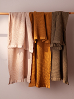 Полотенце банное из умягченной вафли кремового цвета из коллекции essential, 70x140 см