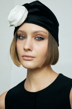 Чалма с белой розой