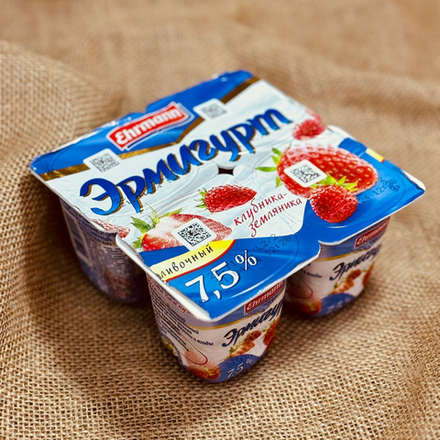 Йогурт нежный «Эрмигурт» клубника-земляника, жирность 7,5%