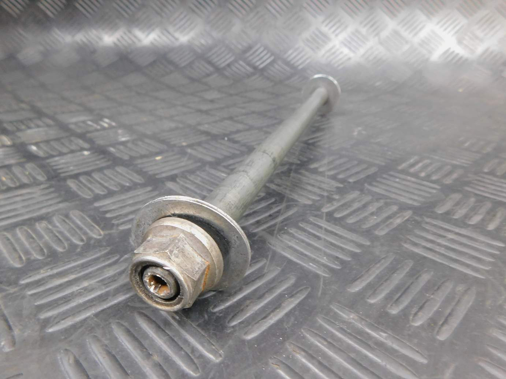 Ось заднего колеса Yamaha TDM850 RN03J 2001