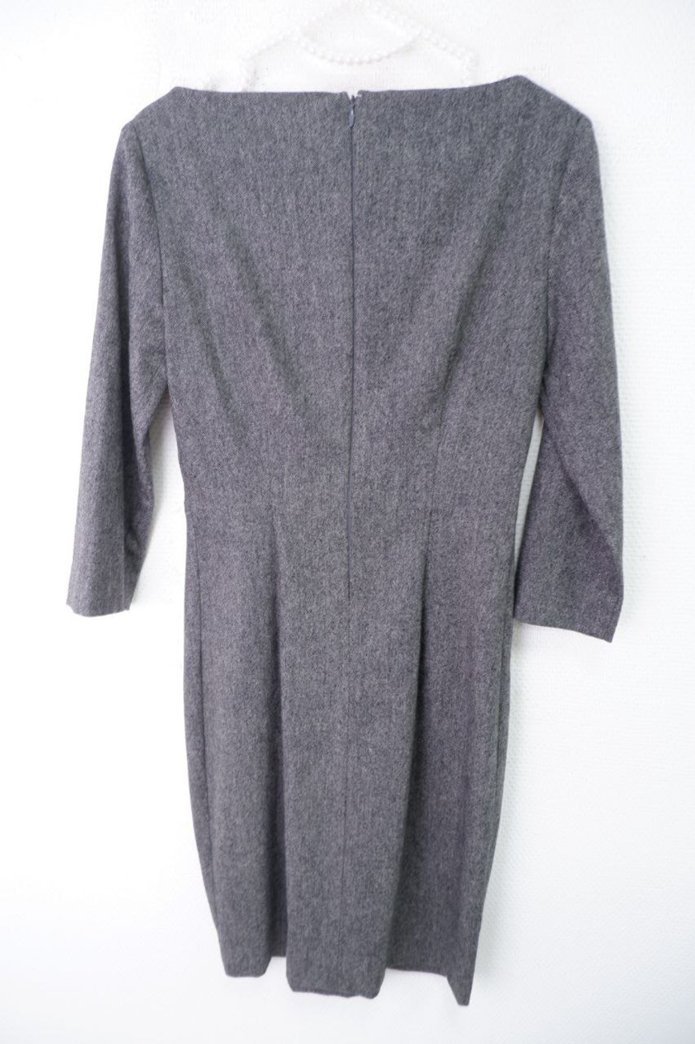 Платье лаконичное 42 размер