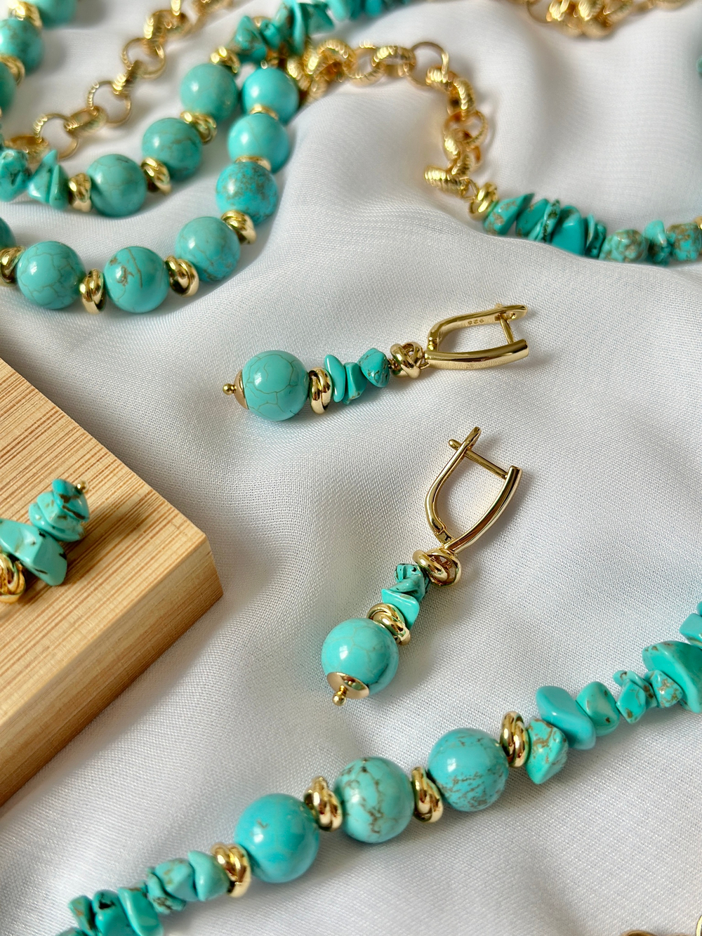 Серьги с говлитом, фурнитура золото