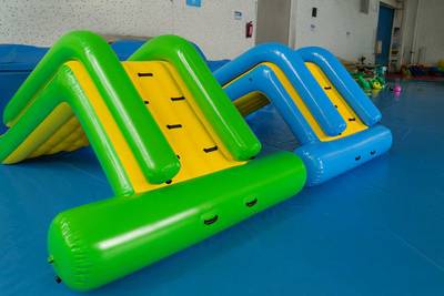 Надувная водная горка «Малышка», зеленая, 3×1×2 м