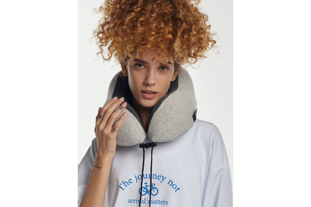 Подушка для путешествий RoadLike Travel Kit с эффектом памяти, серая