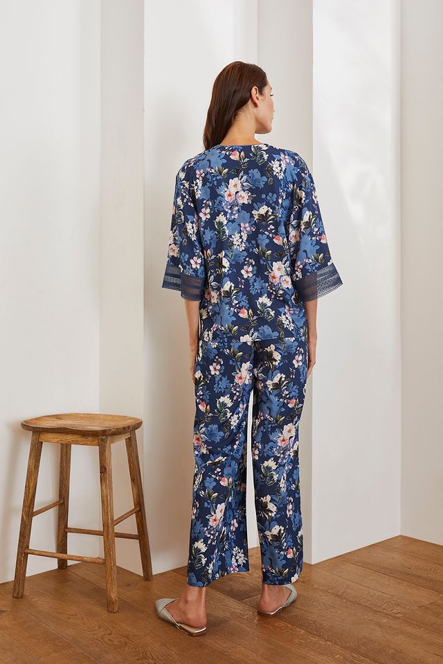 Рубашка классического кроя с цветочным принтом