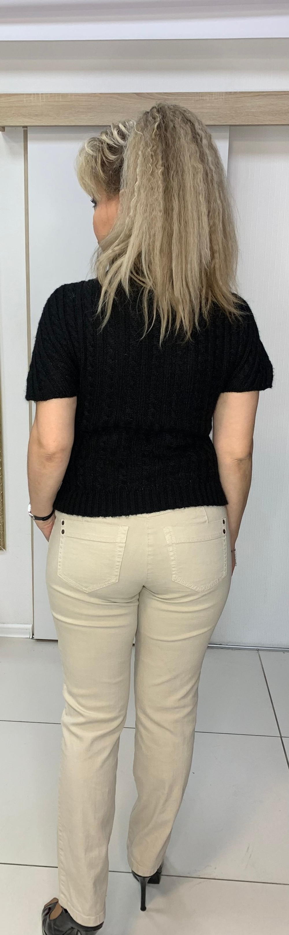 Черный короткий джемпер с короткими рукавами