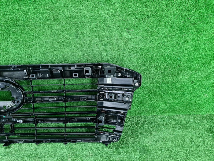 Решетка радиатора Toyota Land Cruiser 300 2021-нв