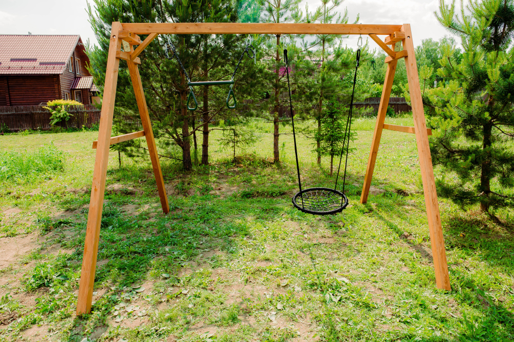Деревянные качели с гнездом 60см и трапецией