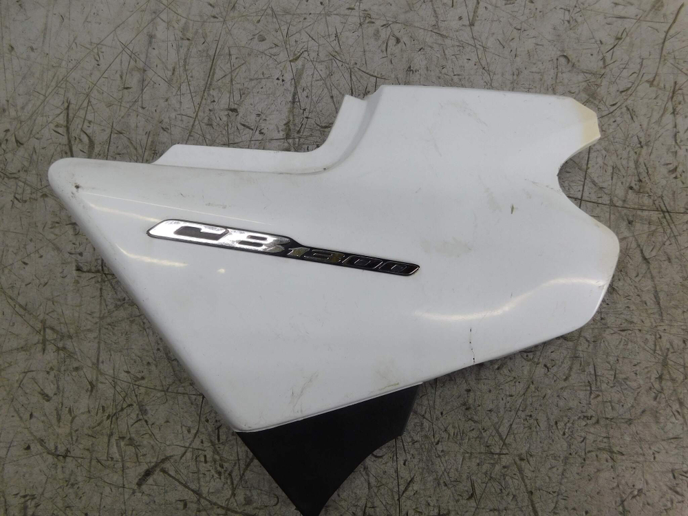 Пластик боковой правый Honda CB1300 SC54 SC62 83600-MEJH-9000