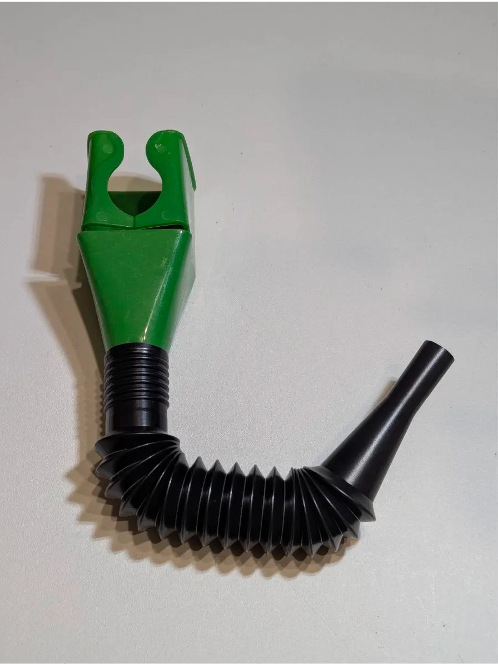 + t Воронка непроливайка для мототехники и др. Зеленая