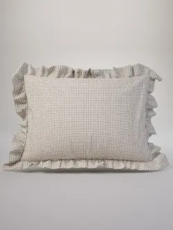 Декоративная наволочка с рюшами, оборками "Бежевая клеточка" 50х70 см, 1 шт, без молнии