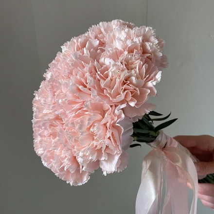 Букет невесты из розовых гвоздик