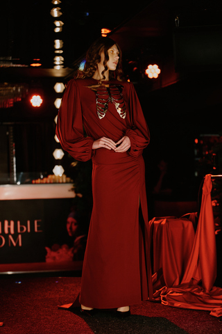 Платье с драпировкой длинное