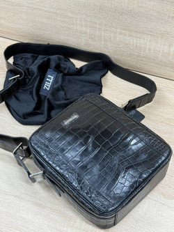 Сумка-мессенджер из кожи крокодила Zilli