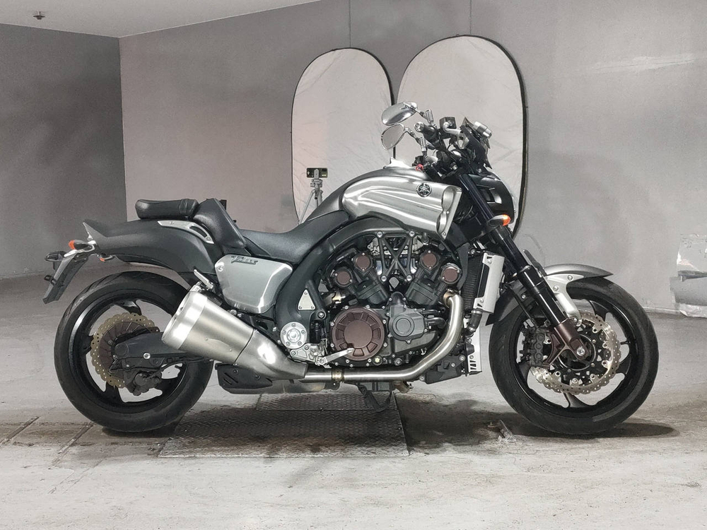 Yamaha V-Max 1700 054811