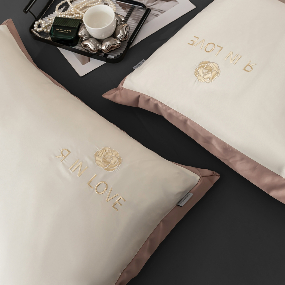 Комплект постельного белья Сатин-Шелк Я IN LOVE на резинке LVR006