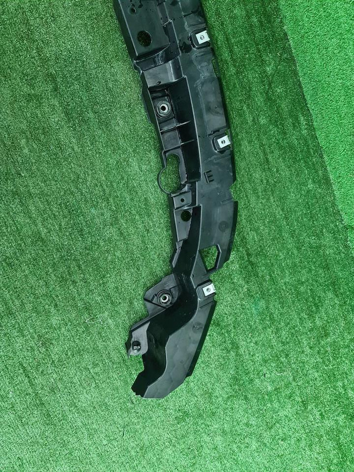 Кронштейн переднего бампера BMW 7er G70 (2022-н.в)