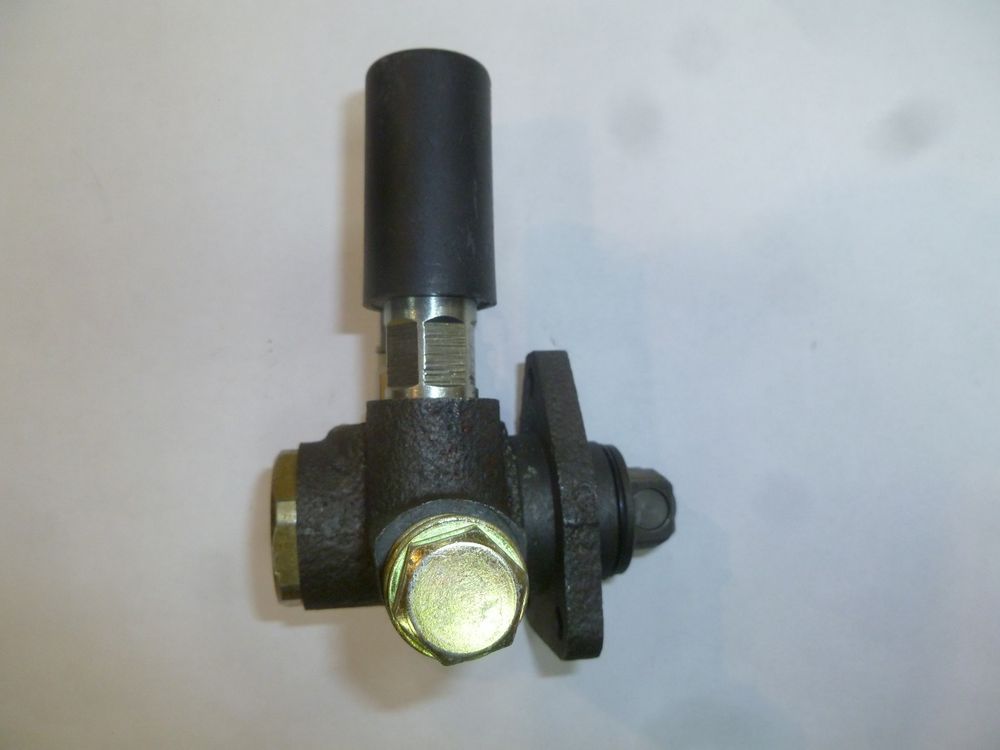 Насос ручной подкачки топлива Ricardo R6105 (фланец 50х66 мм,правый)/Hand Primer pump,S11/P2208A