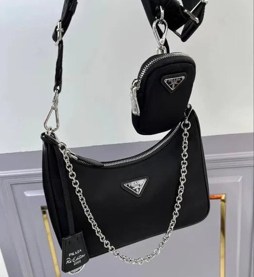 Сумка Prada Re-edition 2000 из нейлона и кожи
