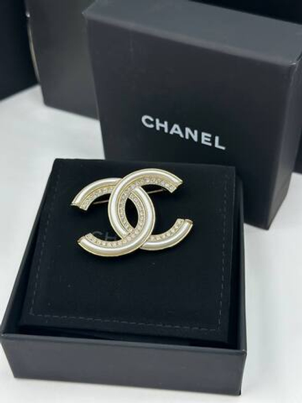 Брошь CHANEL