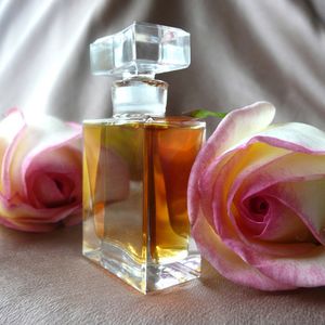 Roxana Illuminated Perfume Rosa