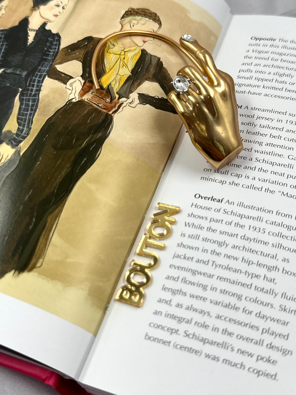 Моносерьга Скиап. матовое золото "Ладонь со стразами"