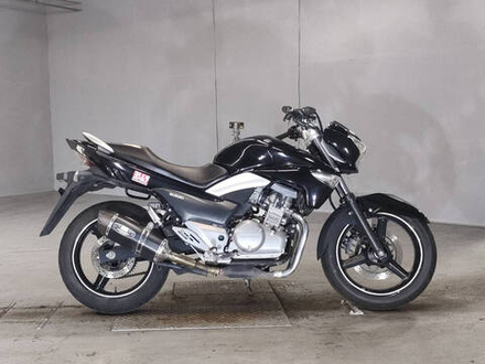 Suzuki GSR250 2015