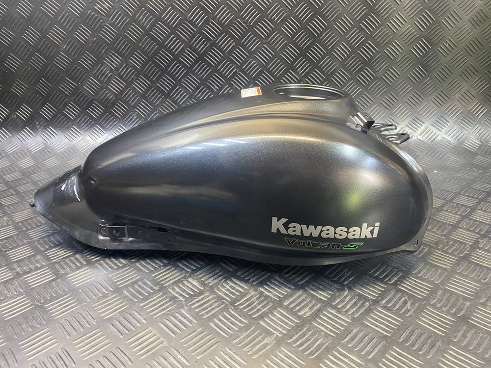 Бак топливный Kawasaki Vulcan 650S 053378