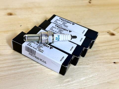 Triumph Свеча зажигания T1290181